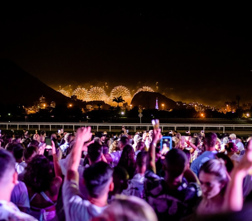 Rio Réveillon 2027 — virada de ano com fogos e o Cristo Redentor ao fundo